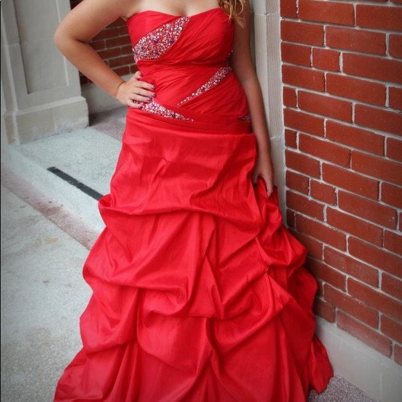 PROM DRESS 💃🏻✨ - Picture 3 of 4